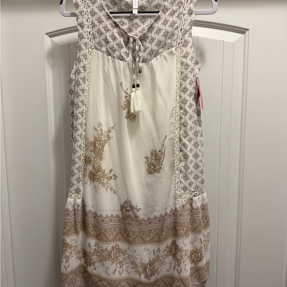 Xhilaration Geometric Patterned Top in Gray and Brown - Picture 9 of 14